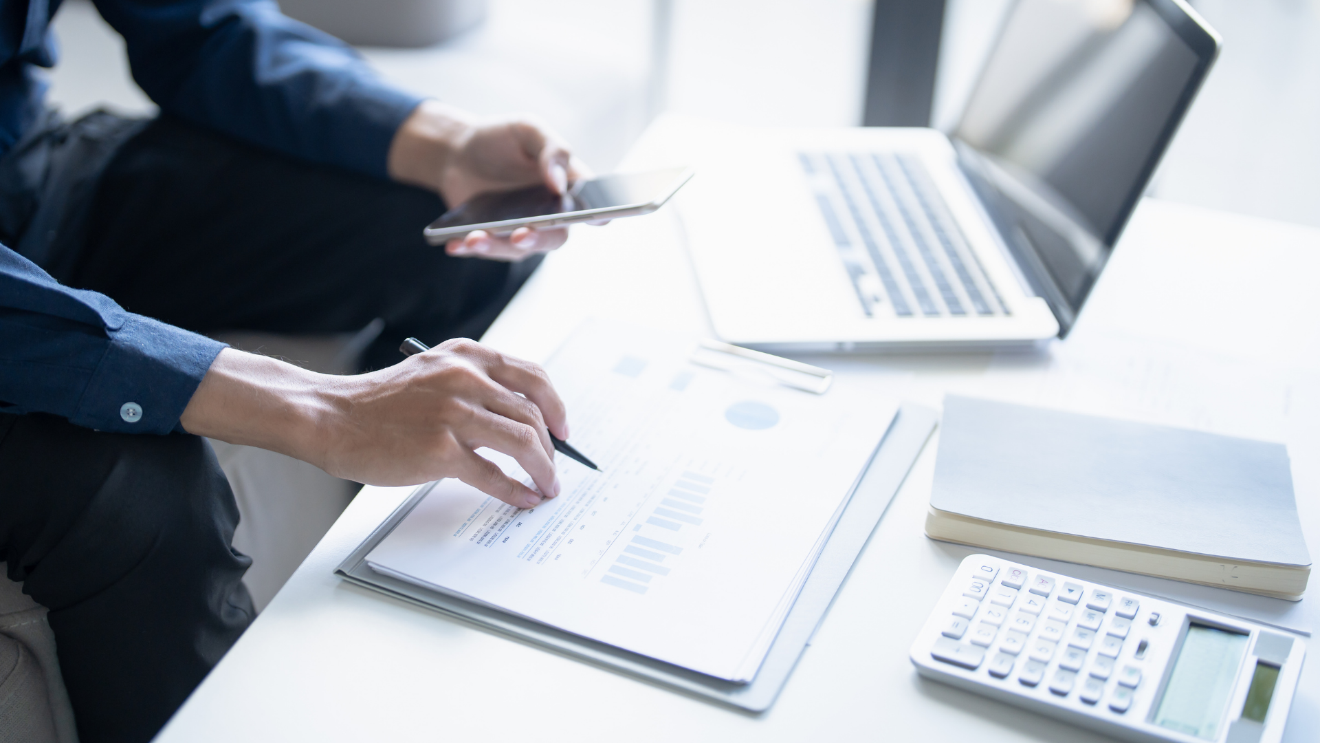 Mi mennyi 2026-ban — bérek, járulékok, adókulcsok és értékhatárok